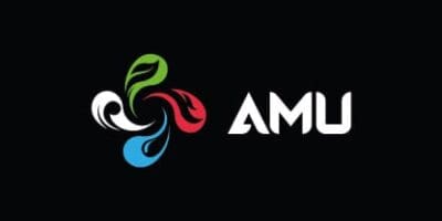 Logo AMU avec un symbole coloré à quatre branches sur fond noir.