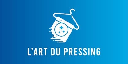 Logo de L’Art du Pressing avec une machine à laver stylisée suspendue à un cintre, sur fond bleu.